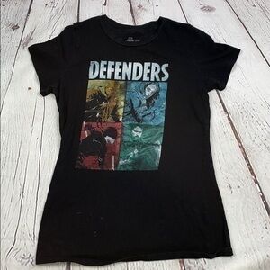 Marvel Defenders t-shirt size medium